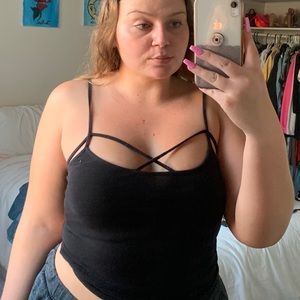 Black crop top strappy